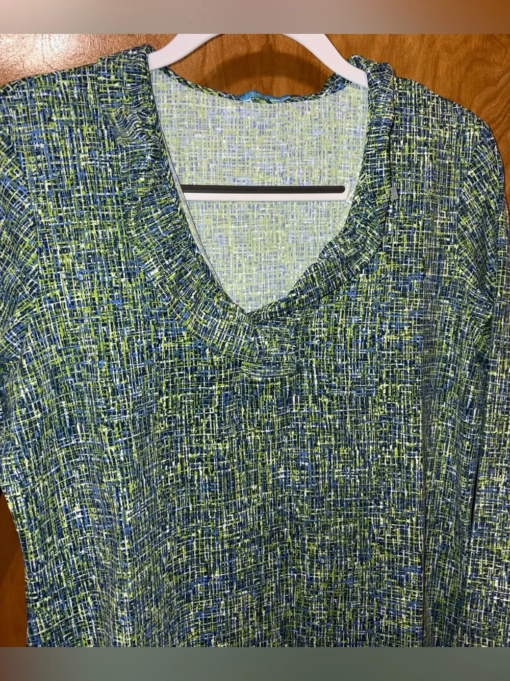 J. McLaughlin green/blue printed Catalina Cloth v-neck top with ruffles Large